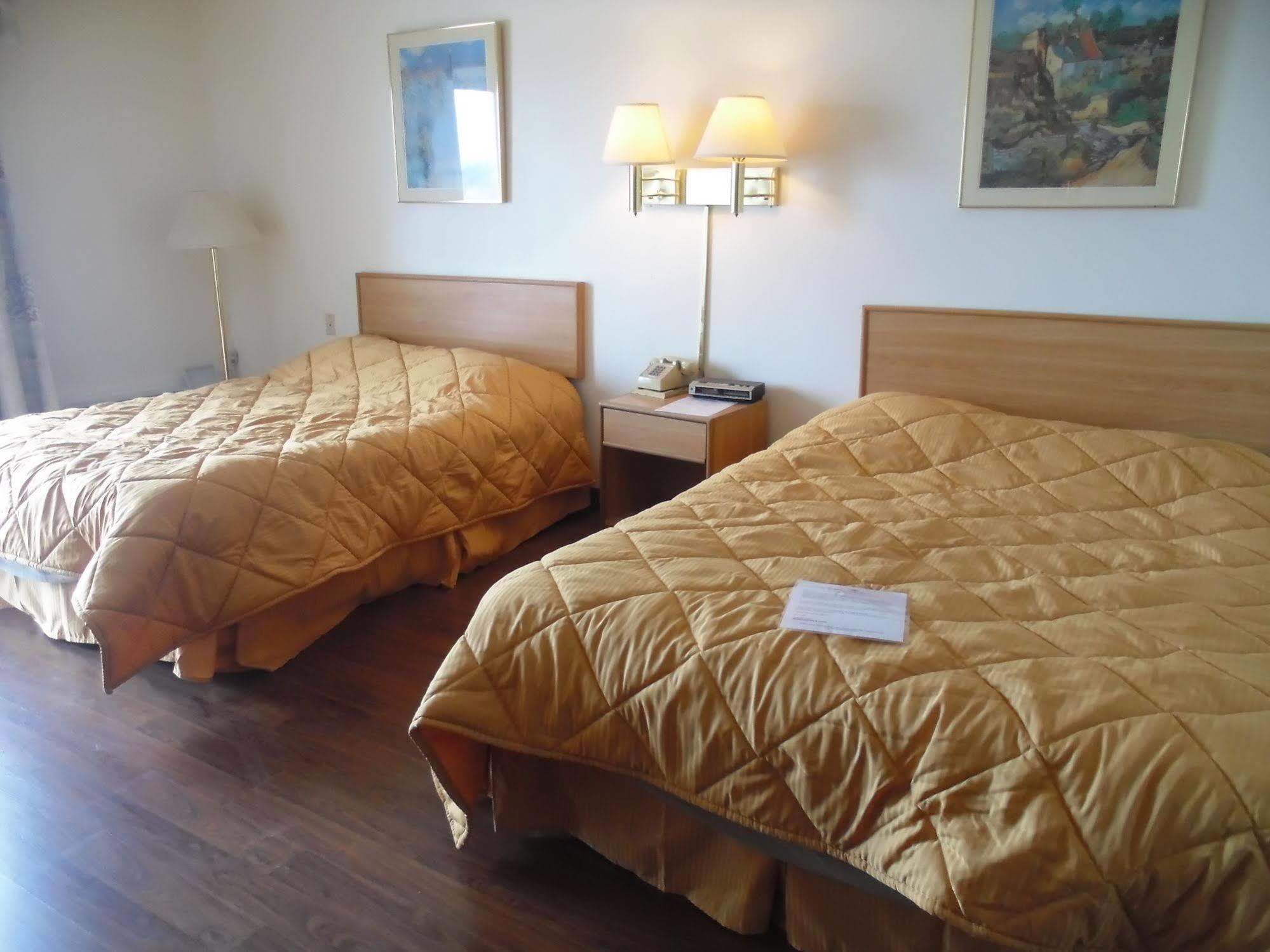 Broadview Inn Suites גיילסבורג מראה חיצוני תמונה